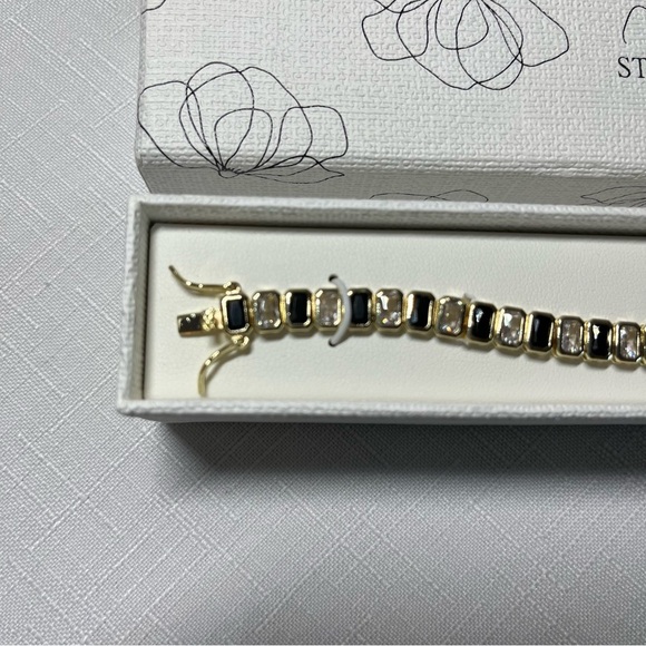 New STELLA ROSE black & clear crystal tennis bracelet. Strong clasp. Gold plated - Picture 4 of 5